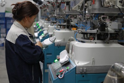 遼源新景 5G數(shù)字化織襪實(shí)驗(yàn)工廠盡顯科技范，技術(shù)服務(wù)重塑產(chǎn)業(yè)未來(lái)